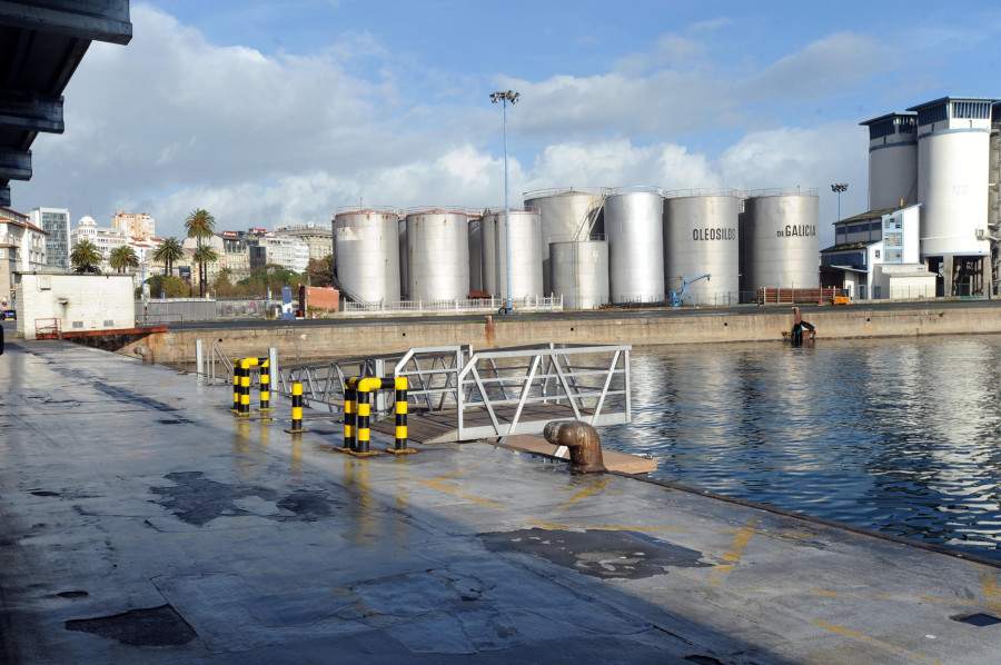 El gobierno coruñés espera que la comisión del Puerto acepte el plan para comprar los muelles de Batería y Calvo Sotelo