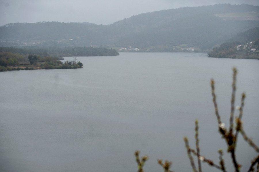 Localizan el cadáver de un joven que entró de madrugada en el embalse de Castrelo de Miño