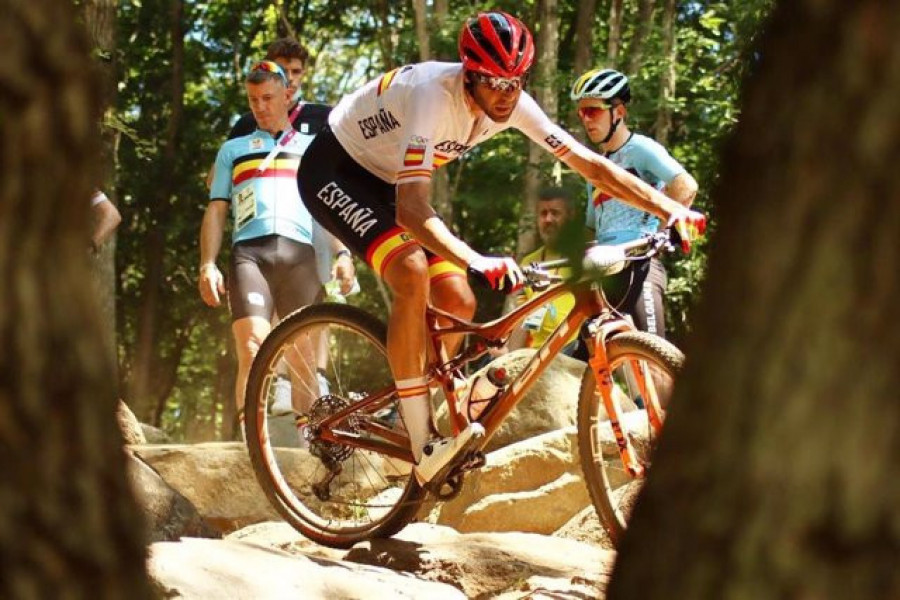 David Valero, bronce en XCO y el 'universal' Thomas Pidcock gana el oro