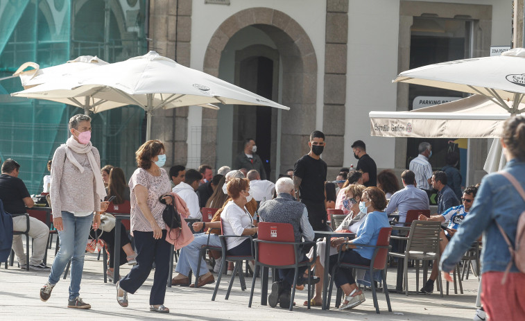 Terrazas llenas en A Coruña en el primer día de nuevas restricciones