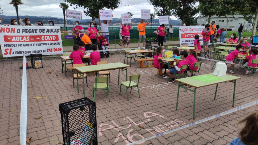 Familias del CEIP Barrié protestan por el cierre de aulas