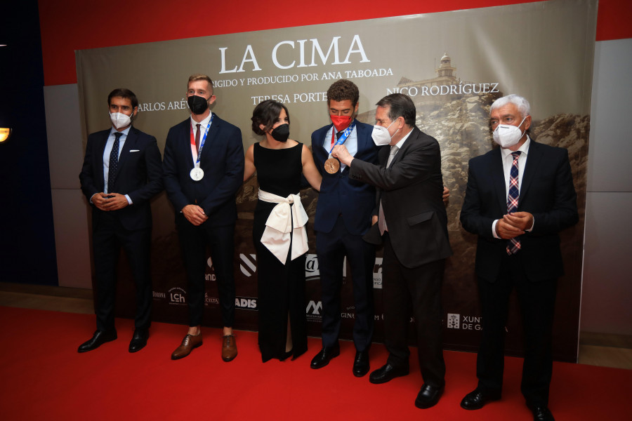 Olímpicos gallegos y políticos asisten al estreno de “La Cima”