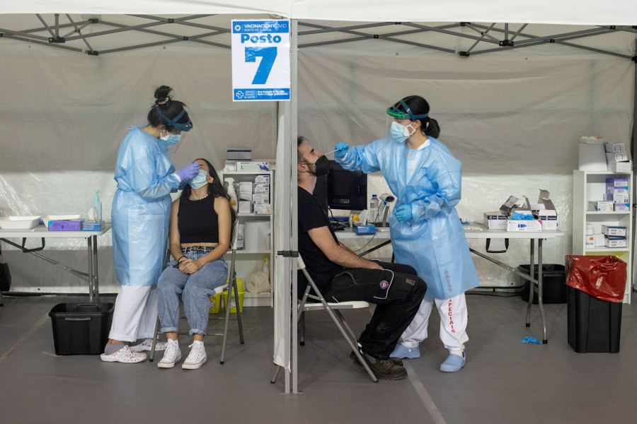 Los contagios siguen subiendo en Galicia, con más de 700 nuevos casos detectados en las últimas horas