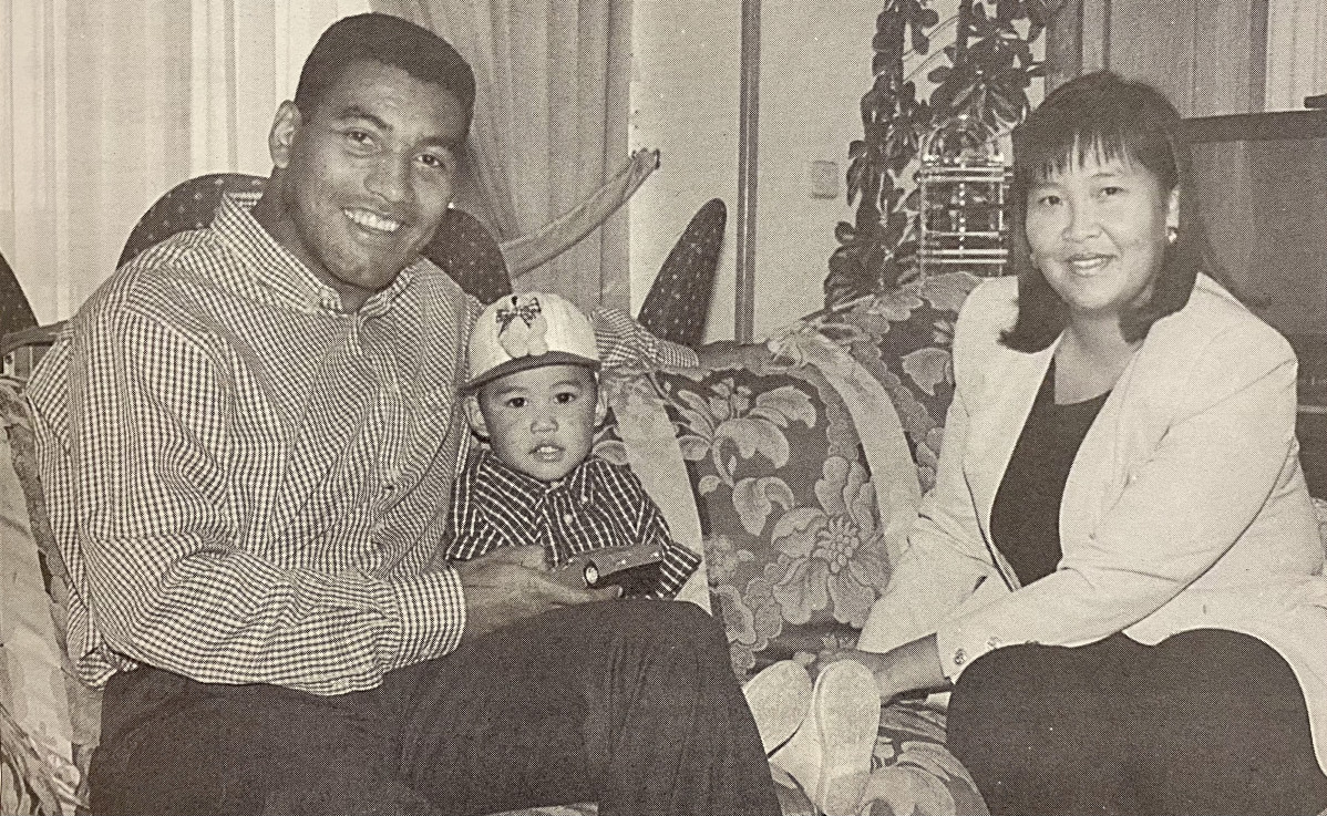 Mauro Silva, con Terumi y su hijo