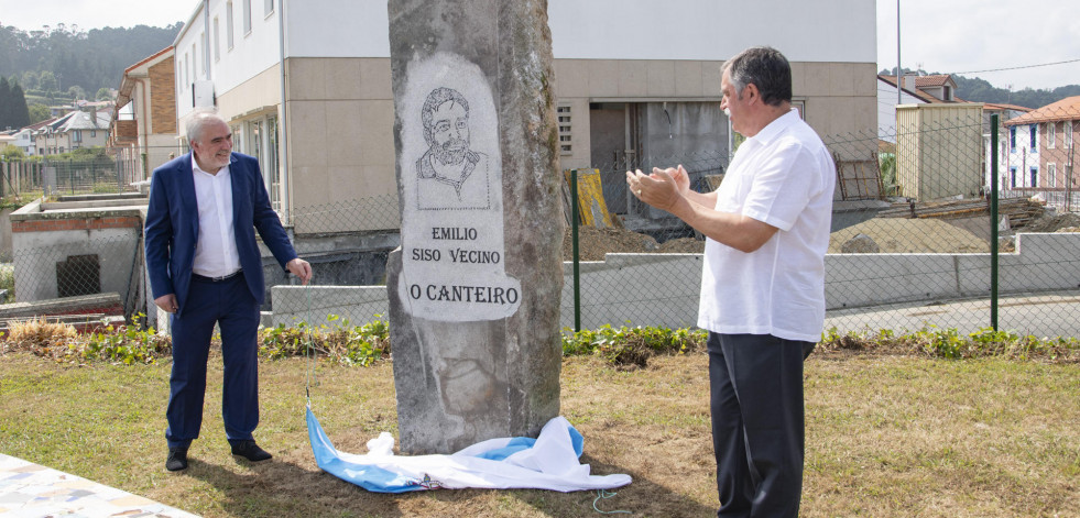 El alcalde de Oleiros inaugura la plaza de Emilio Siso en la parroquia de Maianca