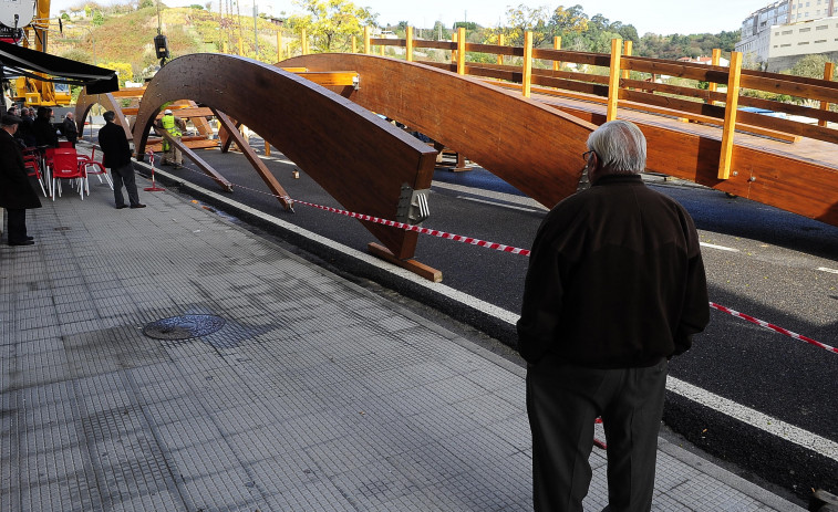 El PP y varios vecinos denuncian el deterioro del puente que une  A Ribeira con O Xuncaliño