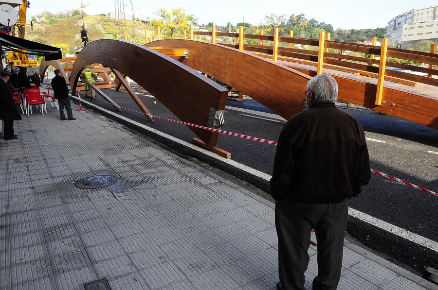 El PP y varios vecinos denuncian el deterioro del puente que une  A Ribeira con O Xuncaliño