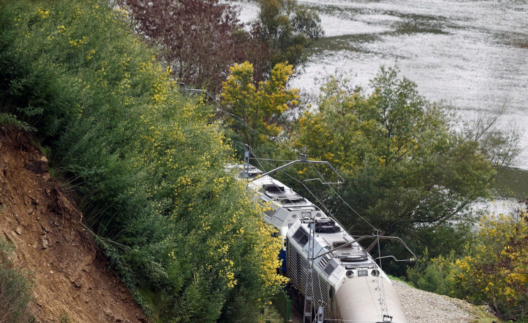 Un tren 'express' fletado por la UE para promover el uso del ferrocarril transfronterizo cruza este viernes España