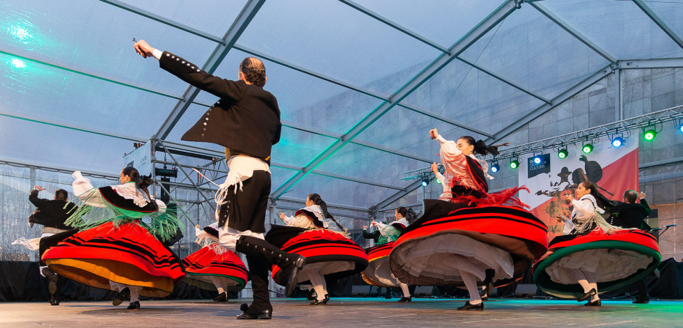 Las agrupaciones folclóricas de Oleiros se reúnen para un recital en As Torres de Santa Cruz