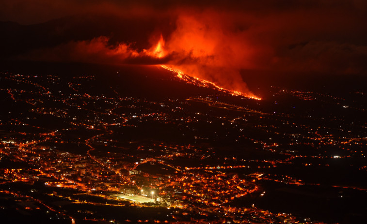 La lava arrasa un centenar de viviendas en El Paso y se fija un radio de exclusión de dos kilómetros