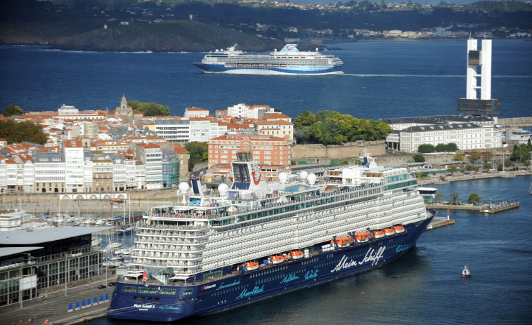 Llega a los muelles la primera doble escala de cruceros del año