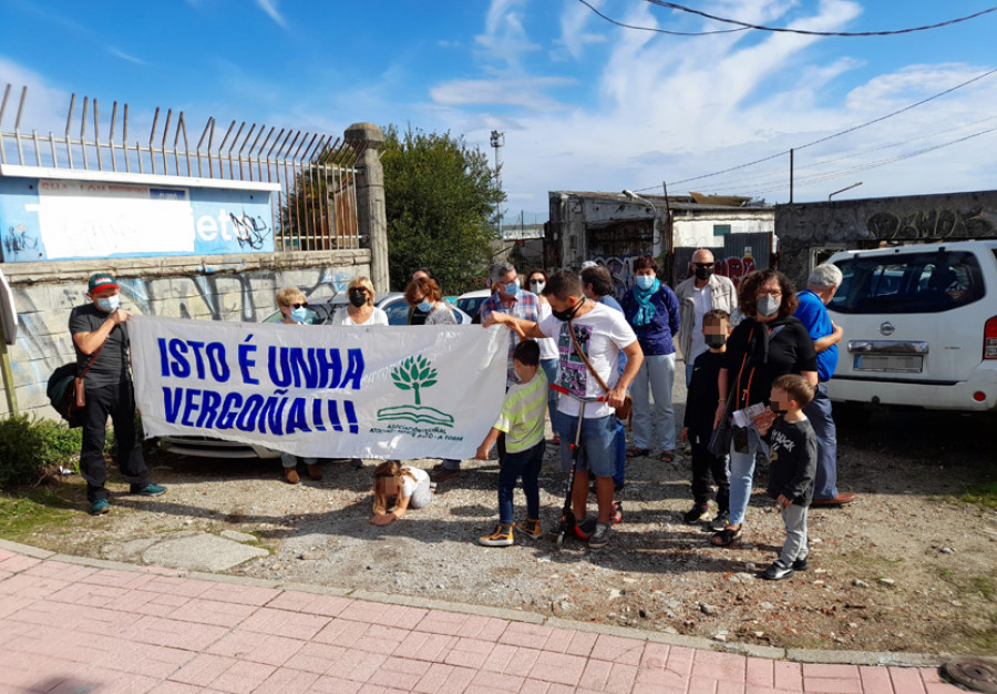 Los vecinos de Agra de San Amaro protestan por el abandono de la zona