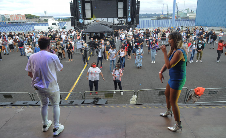 El público del Festival de Orquestas Gallegas convierte en verbena el Muelle de Batería para reactivar el sector