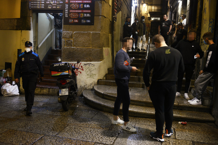 Gran afluencia, sin altercados, en la primera noche hasta las 4,00 de la madrugada en el ocio nocturno ourensano