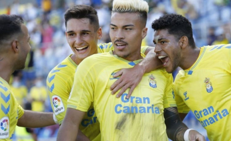 La UD Las Palmas propone a clubes de LaLiga subastar camisetas para los afectados de La Palma