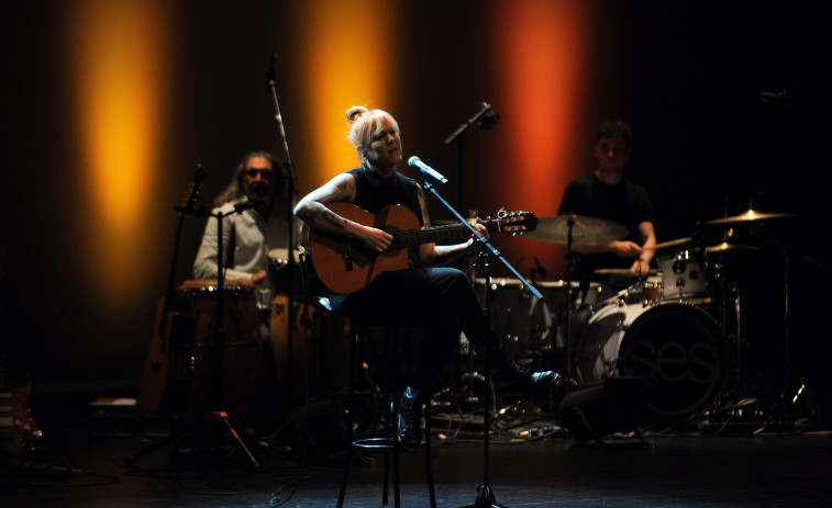 La música de la coruñesa Sés puso el cierre en el Ágora a los actos del Día de las Bibliotecas