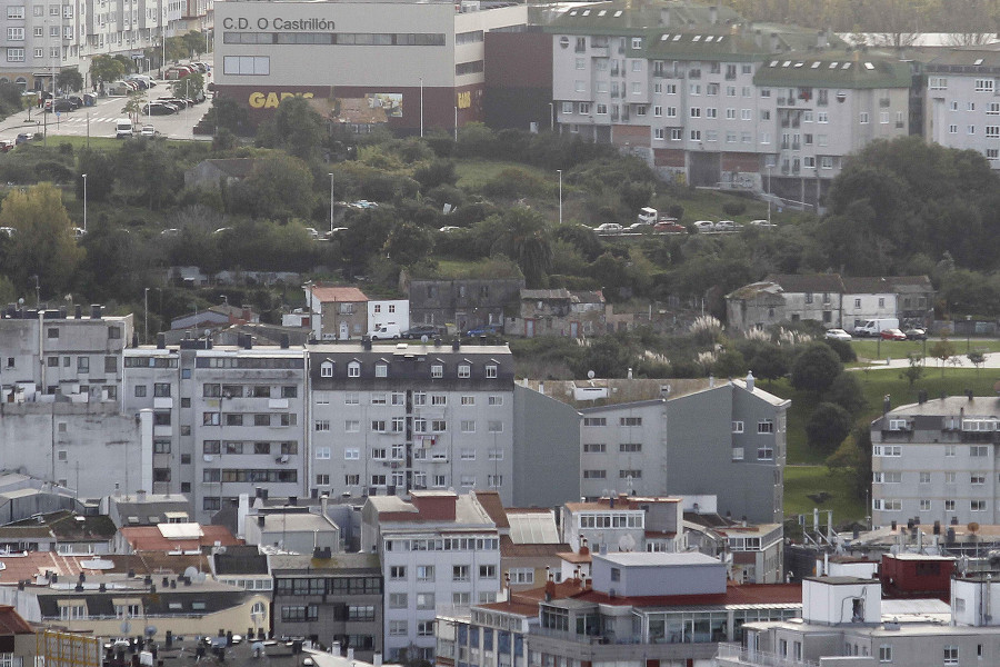 Los vecinos de O Castrillón denuncian trapicheos y ruido nocturno en unas chabolas del barrio