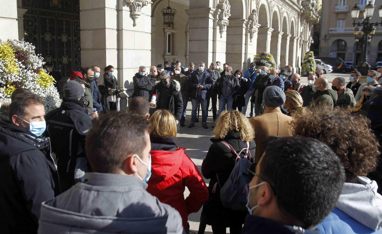 Sonora pitada de la Policía Local durante el pleno extraordinario en A Coruña por la seguridad ciudadana