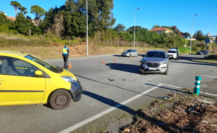 Dos heridos leves en la glorieta de la tercera ronda