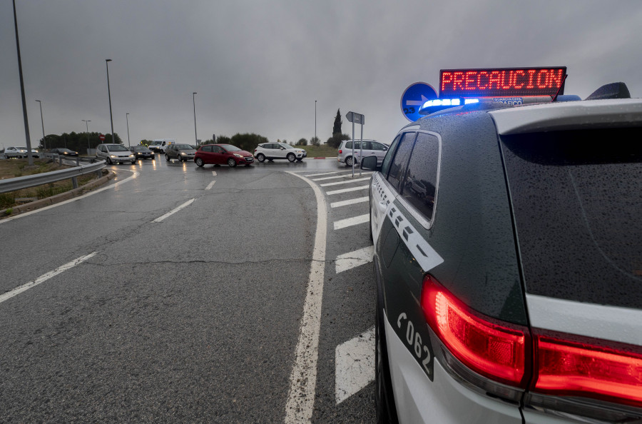 Trafico controlará esta semana neumáticos y luces de vehículos en las carreteras gallegas