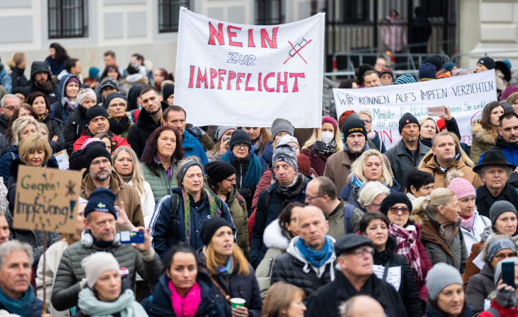 Austria inicia su confinamiento para personas no vacunadas mientras debate futuras restricciones