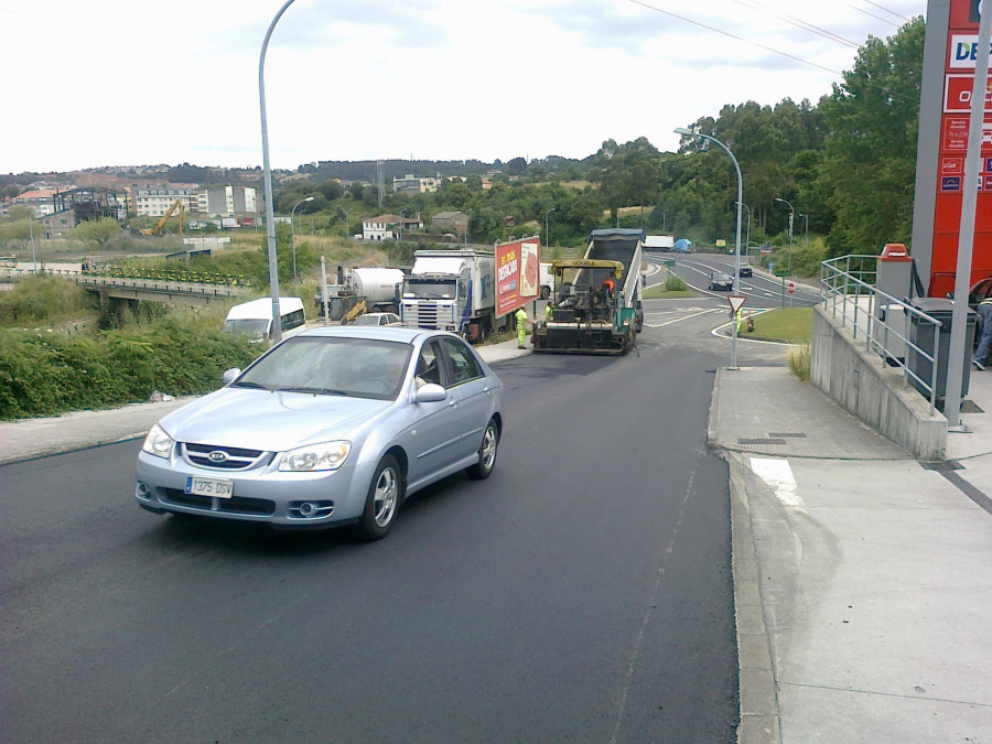 El Ayuntamiento de Cambre mejorará las aceras en dos calles de la urbanización A Barcala