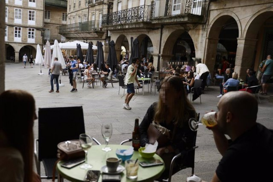 Galicia sube a riesgo medio y supera 1.500 casos tras más de 200 contagios