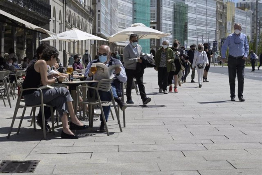 Certificado covid de nuevo en hostelería y más cribados: nuevas medidas sobre la mesa en Galicia