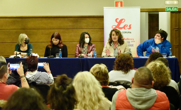 La realidad actual del colectivo Lgtbi centró la charla celebrada ayer en el Palacio de la Ópera