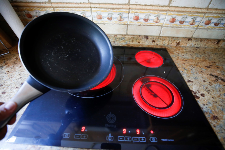 El precio de la luz se dispara más del doble y se paga en el día de hoy a 209,78 euros por megavatio hora