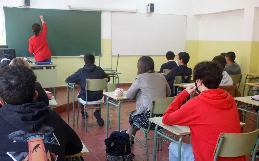 Galicia confía en la vacunación tras un mes de escalada covid en los centros gallegos y rechaza nuevas restricciones