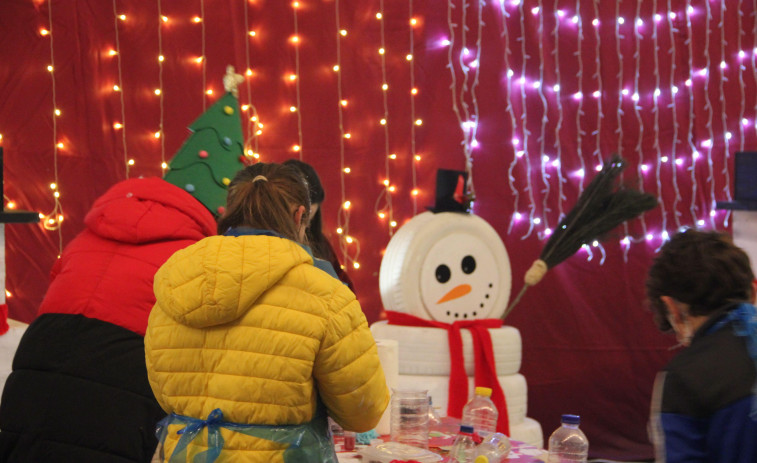 El área avanza hacia la Navidad con acto de encendido de Carral