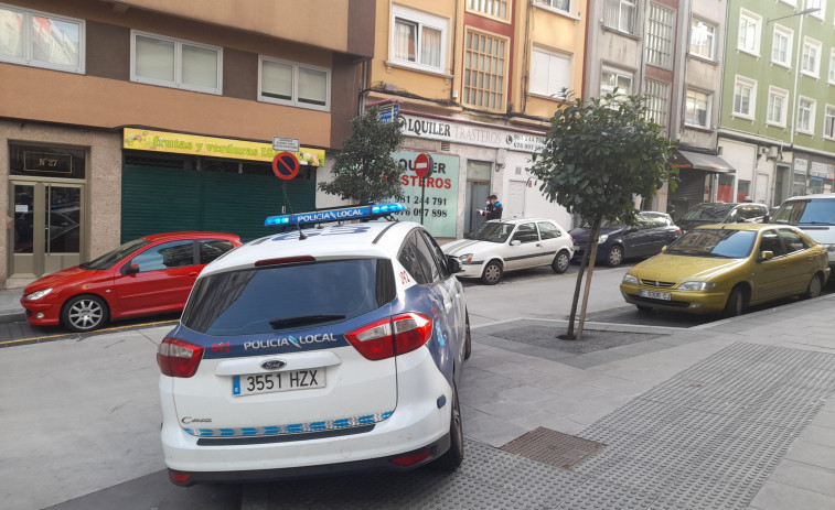 Allanan dos viviendas de un edificio de Os Mallos a plena luz del día