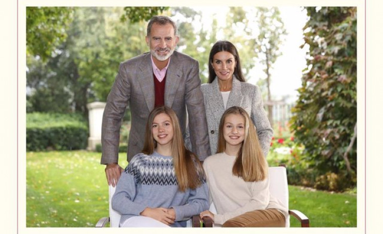 Los Reyes recurren a una foto familiar para felicitar la Navidad con sus 