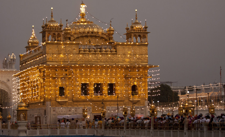 Una turba mata a un hombre por robar una bandera sij en un templo en la India