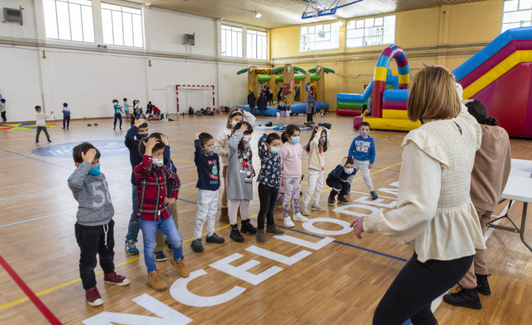 El Divergondo de Nadal abre las vacaciones escolares para los niños del municipio en el Polideportivo de San Marcos