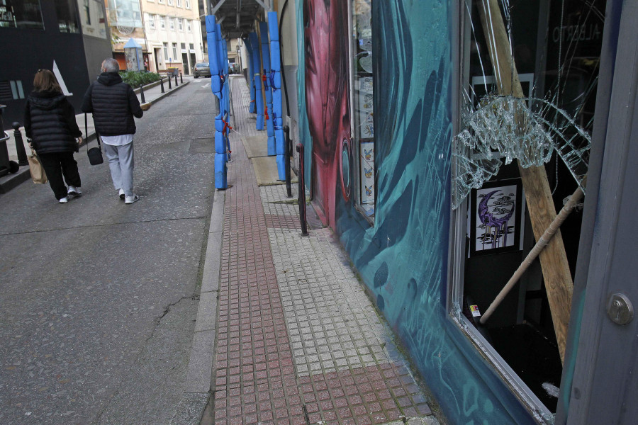 Una alerta vecinal frustra un robo de madrugada en una barbería de la calle Orzán