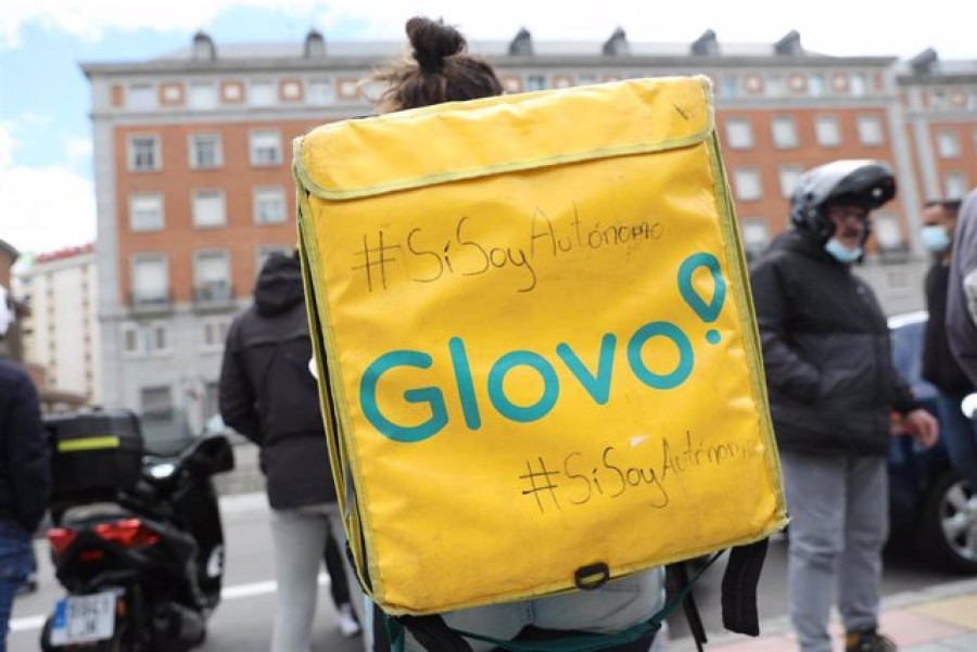 Un juzgado de Vigo declara la relación laboral entre Glovo y 97 repartidores de la provincia de Pontevedra