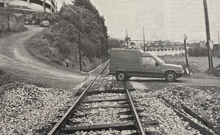 Hace 25 años: Renfe suprime el paso a nivel de As Xubias y cae el Depor ante el Barça