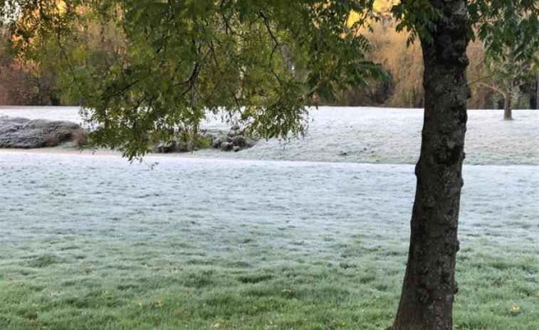 Calvos de Randín roza los 8 grados bajo cero en una fría noche en Galicia con varias zonas en valores negativos