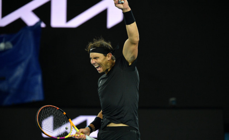 Nadal alza su primer título de 2022 en Melbourne