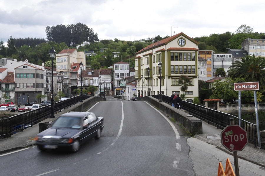 Betanzos inicia las obras  para renovar el sistema de la  red semafórica de la ciudad