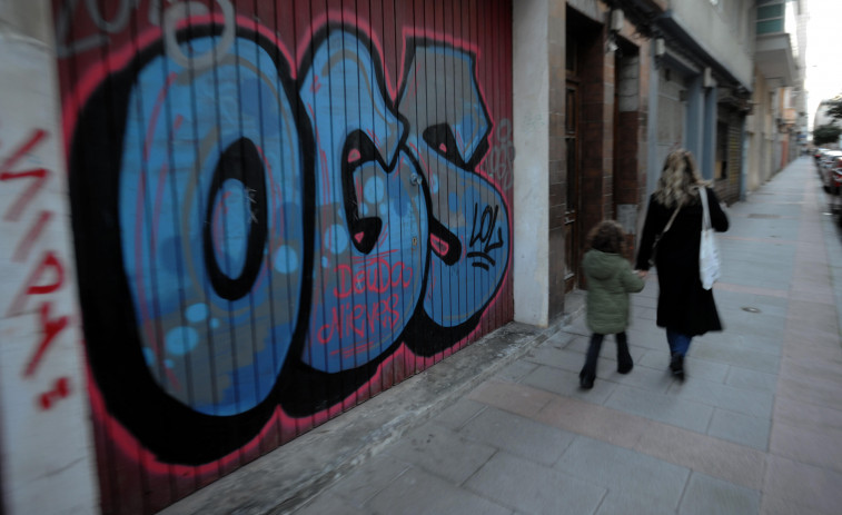 El 092 sanciona a varios menores por realizar pintadas en el centro