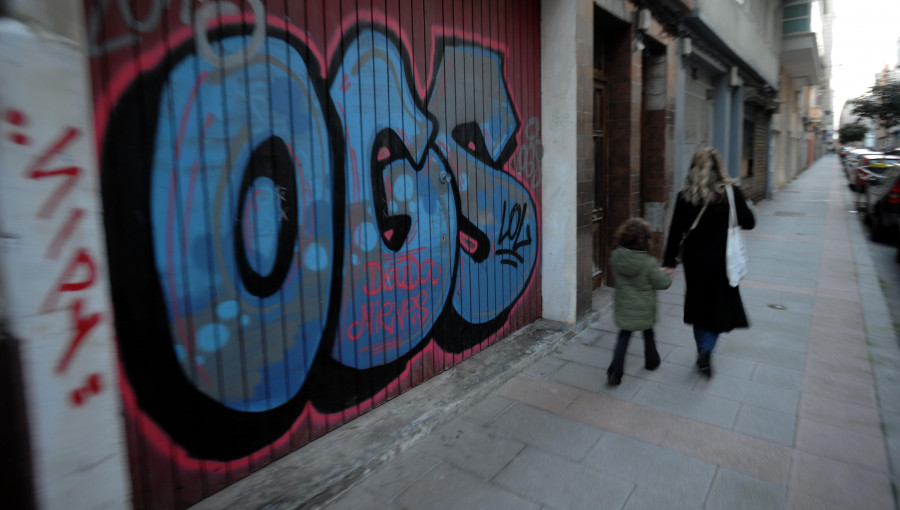 El 092 sanciona a varios menores por realizar pintadas en el centro