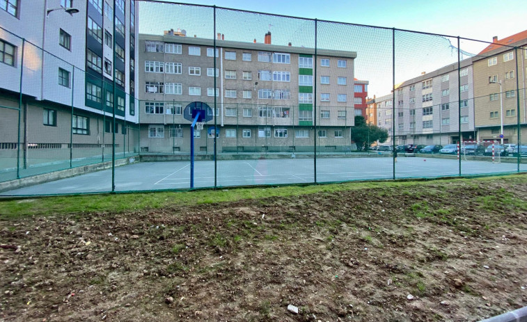 Los vecinos de O Ventorrillo denuncian el mal estado del jardín en Salorio Suárez