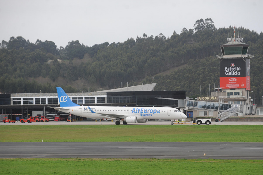 Inés Rey niega que se haya decidido que el tráfico aéreo de Alvedro se vaya a controlar desde Vigo