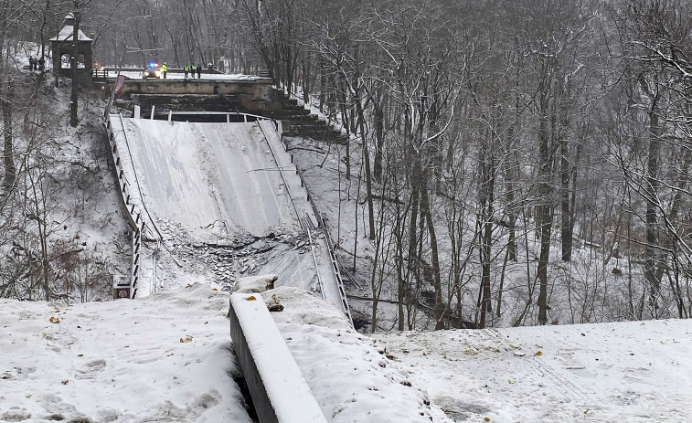 Al menos 10 heridos en el derrumbe de un puente de Pittsburgh