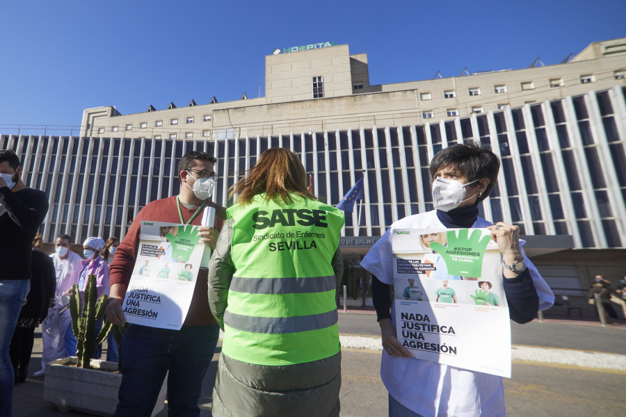 Un paciente apuñala a cuatro trabajadores del hospital de Valme de Sevilla