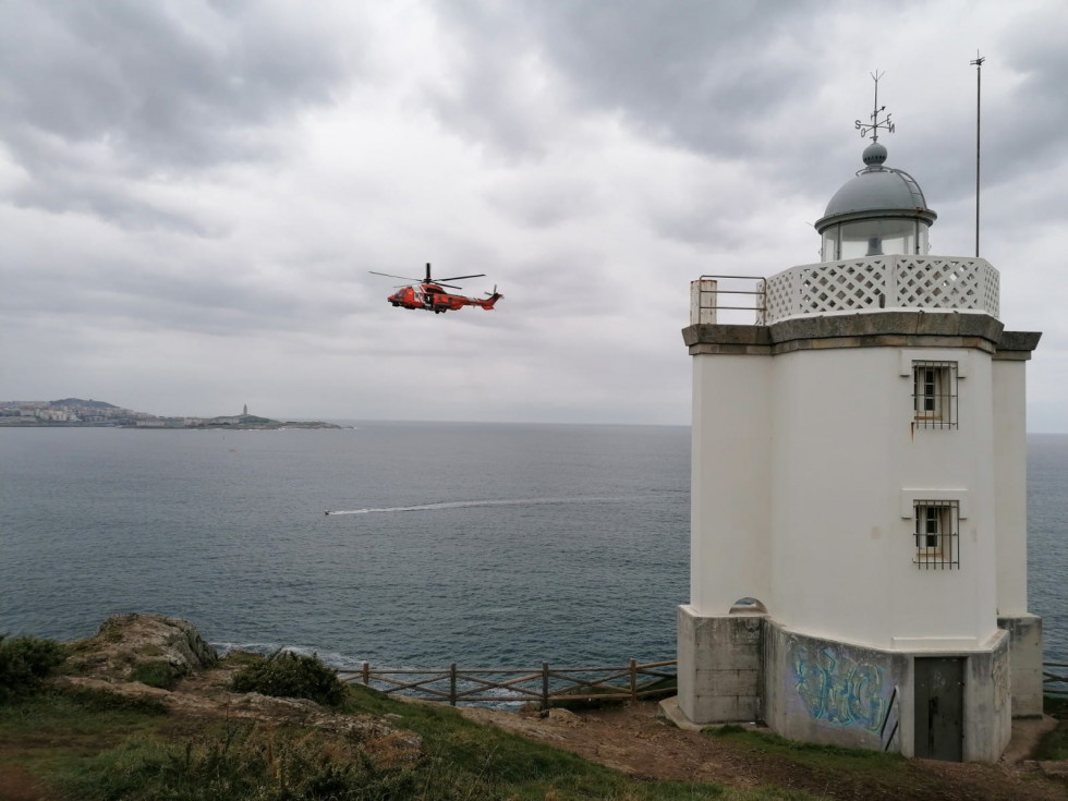 Helicóptero de Salvamento Marítimo en Mera