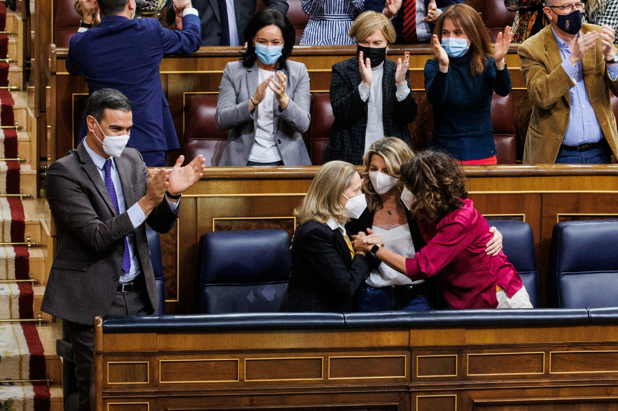 Un error del PP salva la reforma laboral que habría decaído con el no de UPN